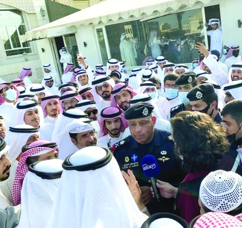 اللواء صالح مطر العنزي وسط التجمع