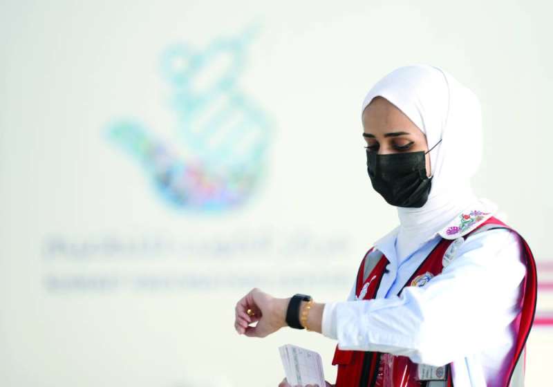 دقة في المواعيد والتنظيم بمركز التطعيم في أرض المعارض 	(تصوير أسعد عبدالله)