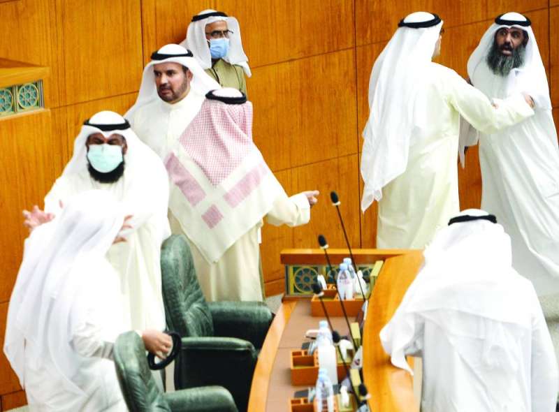 نواب يفرقون بين الشلاحي والحليلة