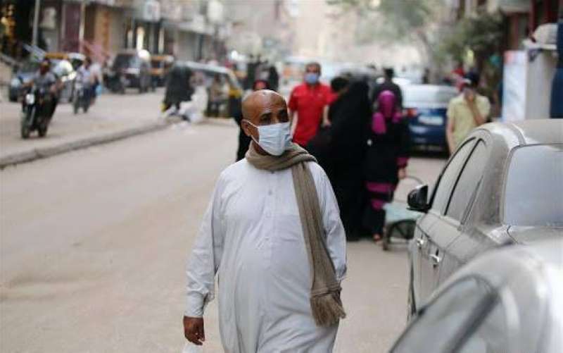 رجل يرتدي الكامة في القاهرة