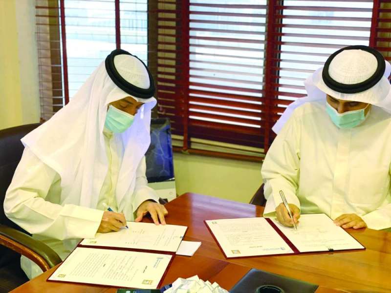 المنفوحي خلال توقيع المذكرة