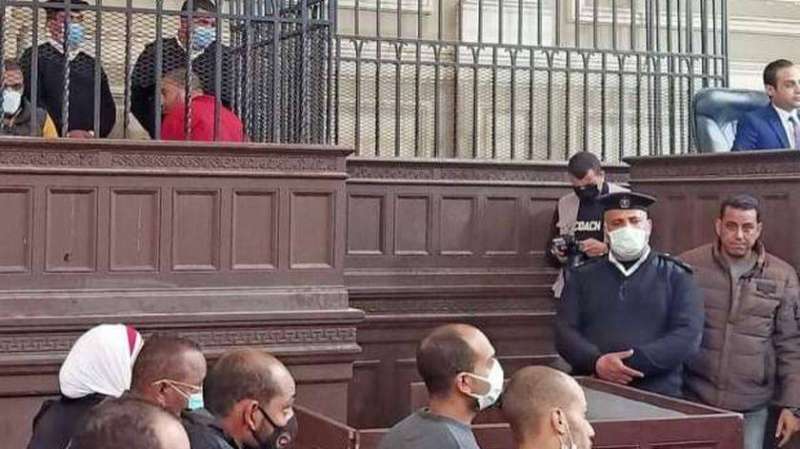 المتهم داخل القفص