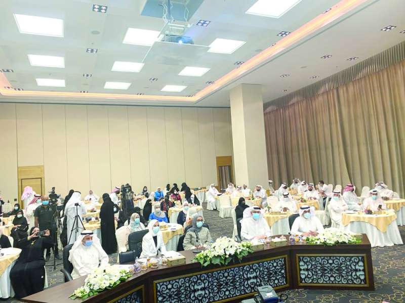 الوفد الصحي خلال ورشة منطقة حولي التعليمية