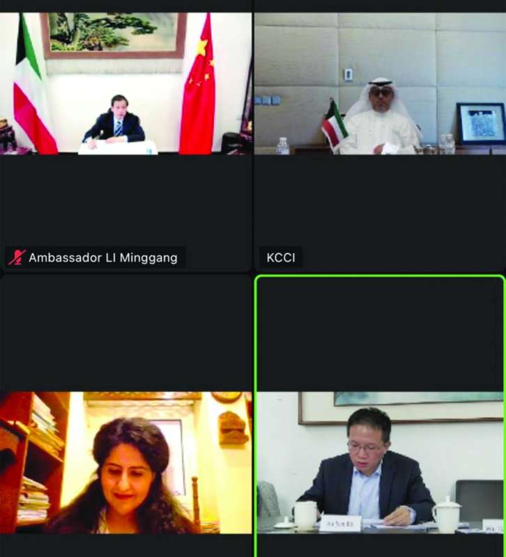 السفير الصيني والوزان والعنود الصباح ورئيس جمعية الصين للديبلوماسية العامة خلال المنتدى