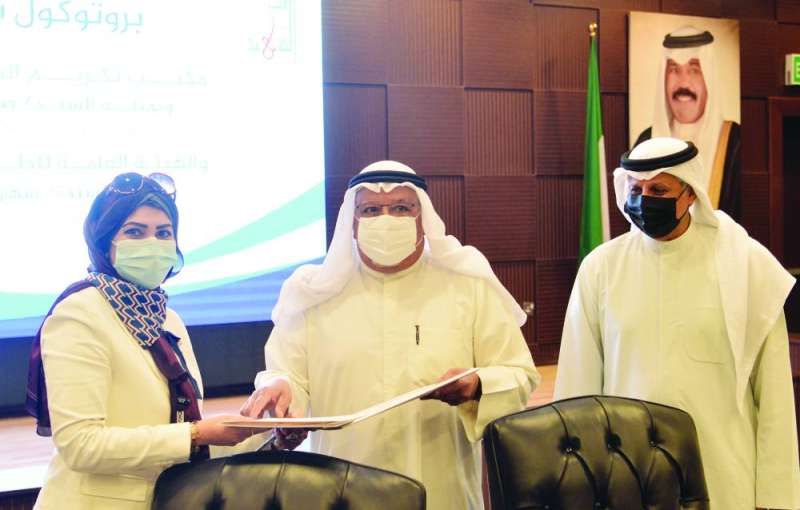 الجراح يوقع بروتوكولاً مع أشكناني	 (تصوير نايف العقلة)