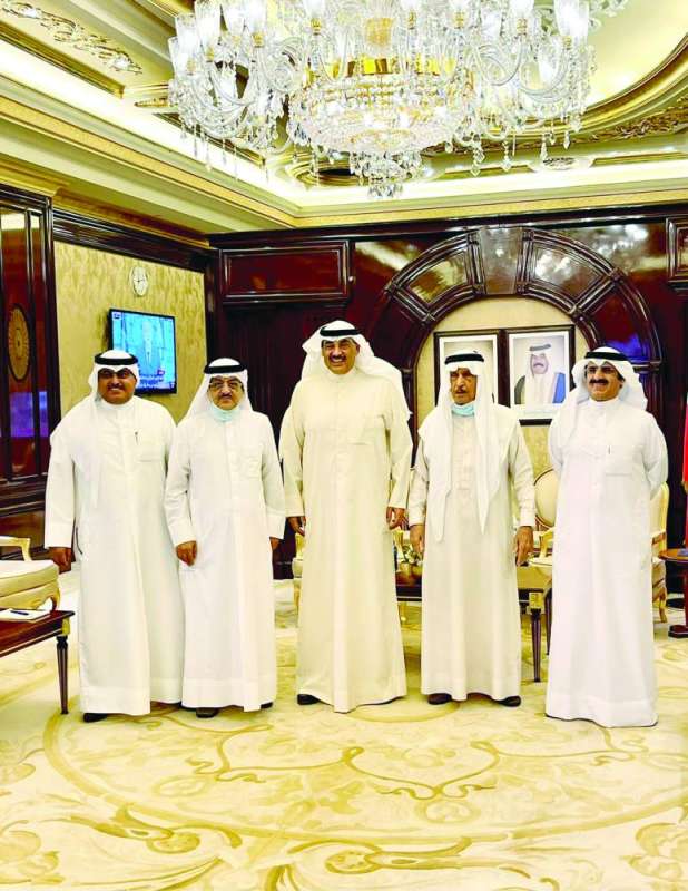 صباح الخالد متوسطاً وفد ملتقى الجهراء