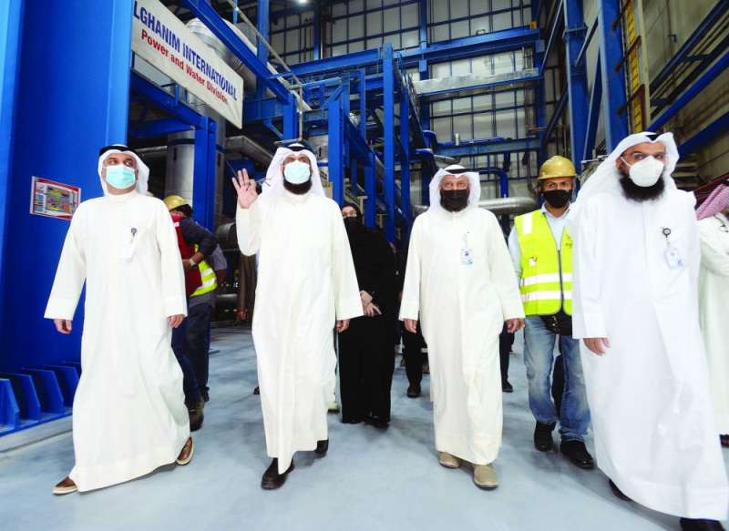 العتيبي وقياديو الوزارة بموقع المشروع