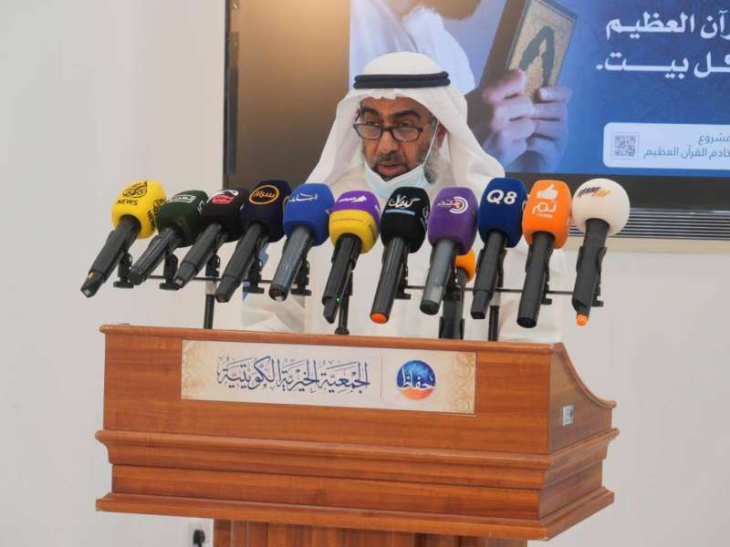 عبدالله العلي متحدثاً في المؤتمر الصحافي