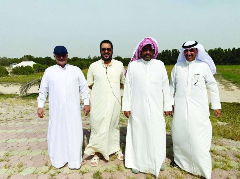 مزارعو منطقة العبدلي يطالبون باستكمال الخدمات فيها