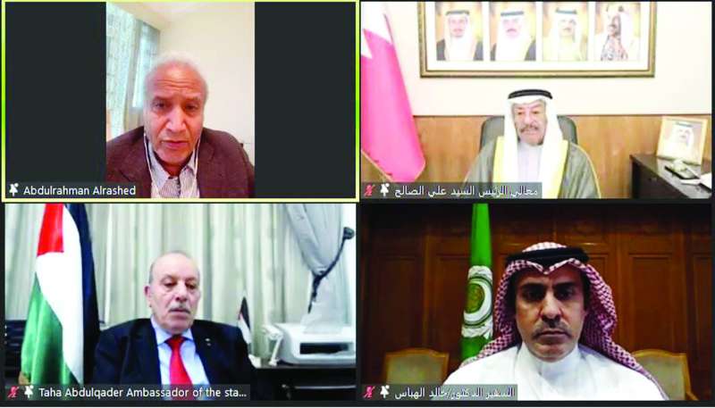 بعض المشاركين في المنتدى