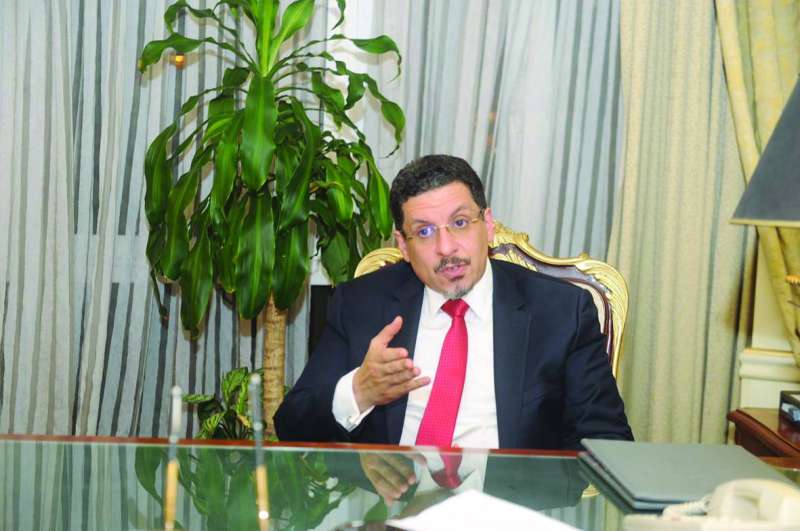 وزير الخارجية اليمني متحدثاً لـ «الراي» 	(تصوير سعود سالم)