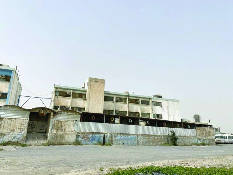 إغلاق المدرسة بسبب وضعها الإنشائي حفاظاً على الطلبة