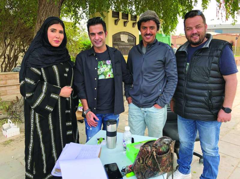 ‫الزميل حمود العنزي مع سائد الهواري وعبدالله الطراروة وعرفات