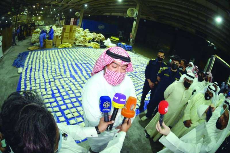 ... ومتحدّثاً للصحافيين 	 (تصوير نايف العقلة)