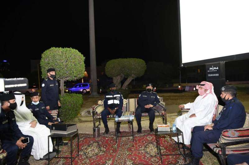 وزير الداخلية متفقدا النقاط الأمنية