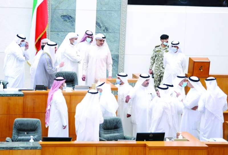 الغانم يرد على المطير بعد الفوضى التي عمت في المجلس	(تصوير أسعد عبدالله)