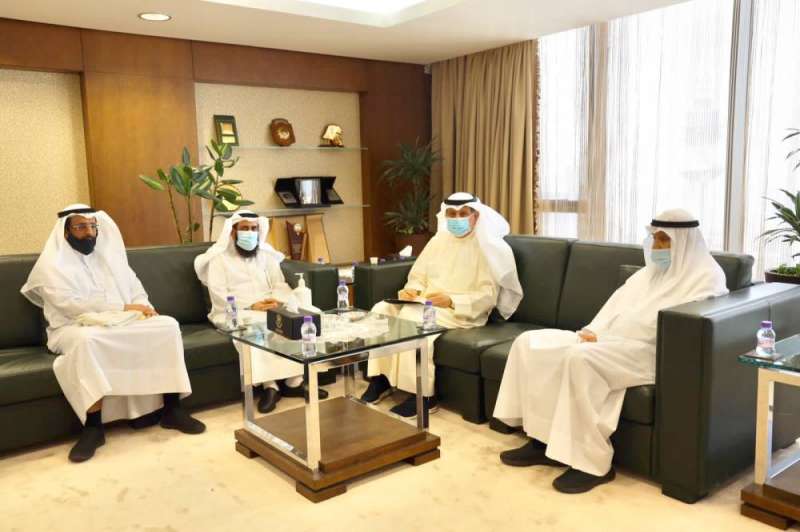 الوزير الكندري مستقبلا أعضاء هيئة الإفتاء  