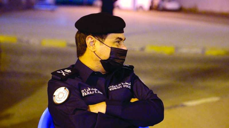 فراج الزعبي أثناء زيارته إحدى النقاط الأمنية