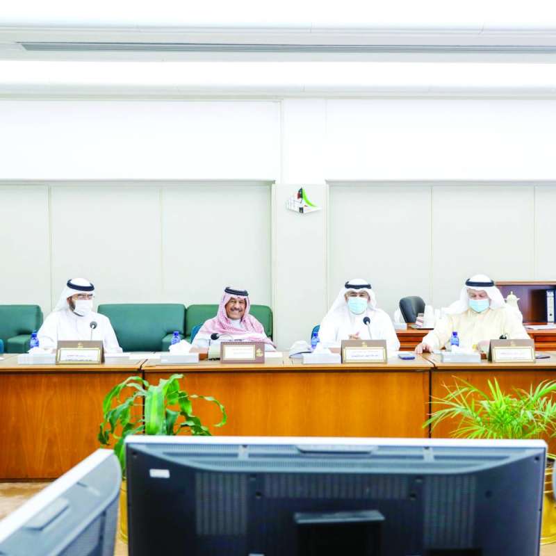 من اجتماع سابق للجنة المالية