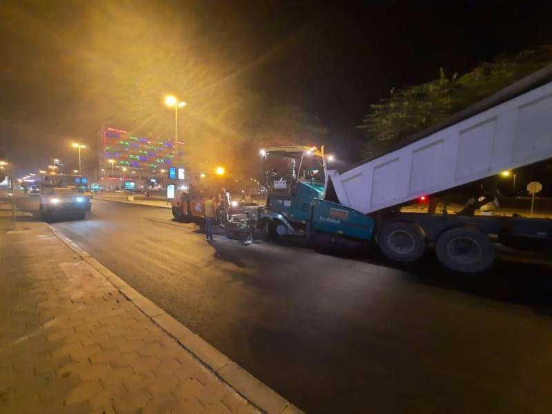 فرش الأسفلت على طريق النويصيب