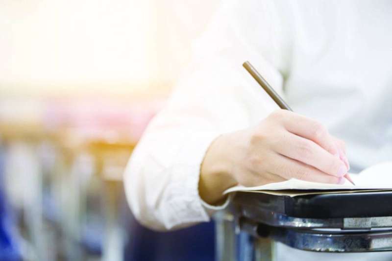 7 نماذج لاختبارات الثاني عشر