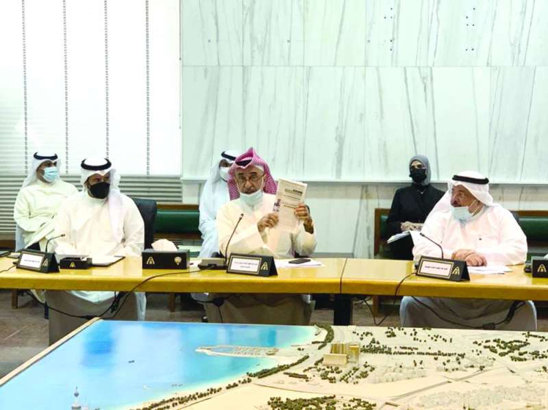 محمد اليوسف يتحدث خلال الورشة