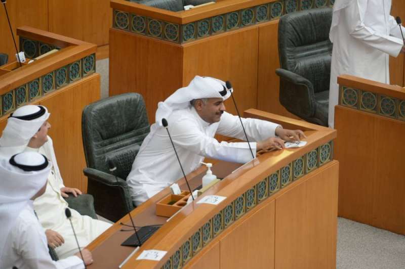 نواب في مقاعد الوزراء