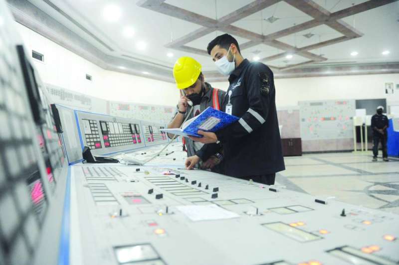 متابعة وتركيز عال في العمل	(تصوير سعود سالم)