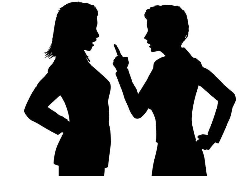 تبادلتا الاتهامات وأصرتا على تسجيل قضية