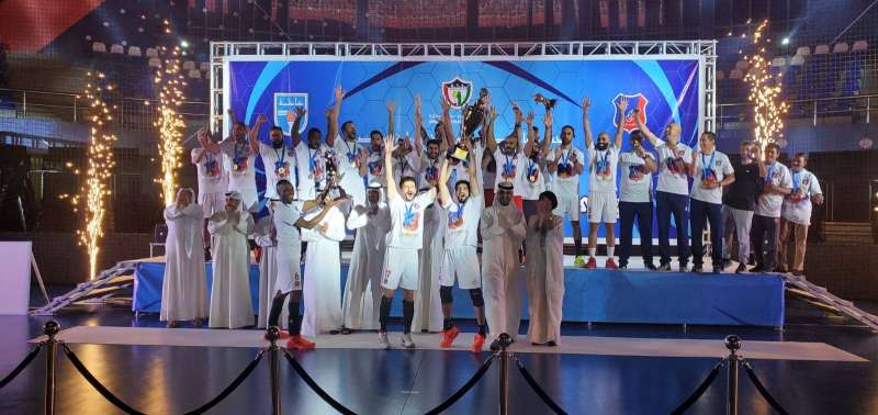 «الكويت» متوجا بكأس الطائرة