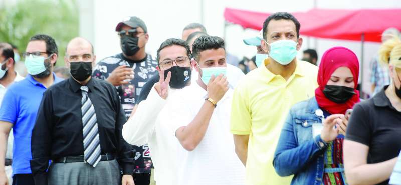 فرحة وتفاؤل بتلقي التطعيم