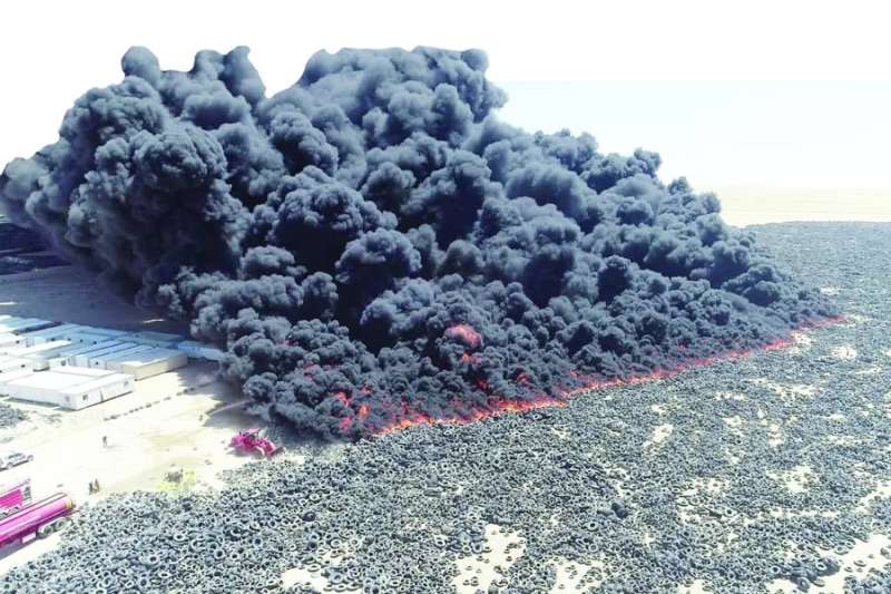 صورة جوية للحريق (تصوير أسعد عبدالله)