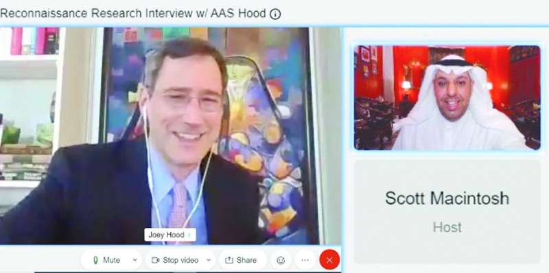 هود خلال الحوار مع العنجري