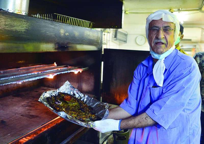 بوعلي أشهر بائعي الاسماك في الجهراء