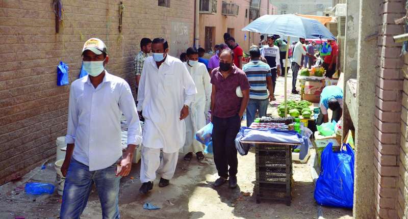 بيع الخضار في الطرق الداخلية وبين ممرات العمارات