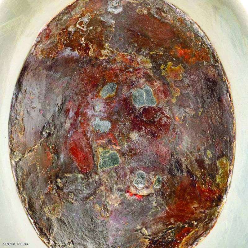 أحدث صورة للحجر الأسود وتبدو القطع الـ8 في الدوائر