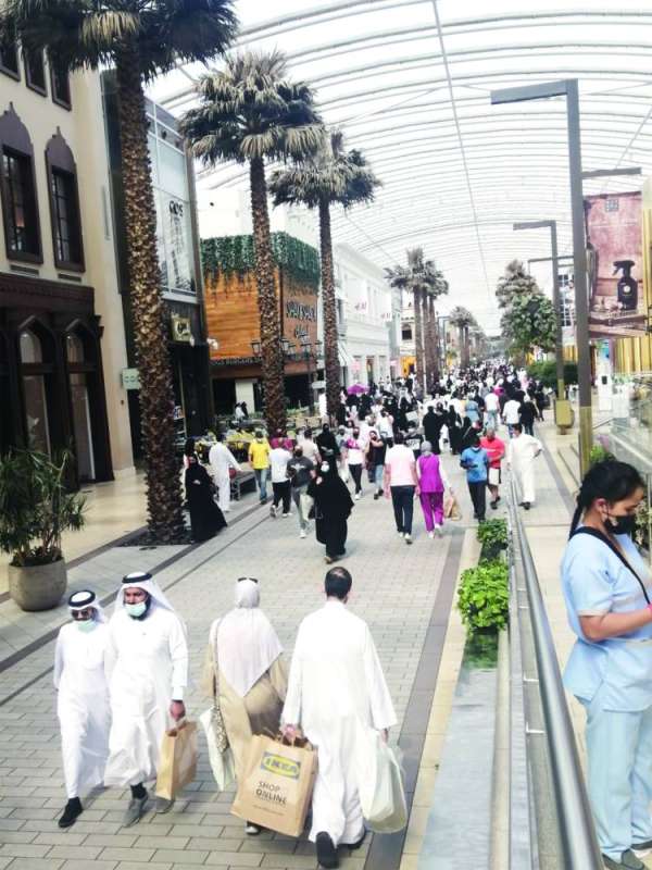 الأفنيوز... حركة كثيفة (تصوير نايف العقلة)