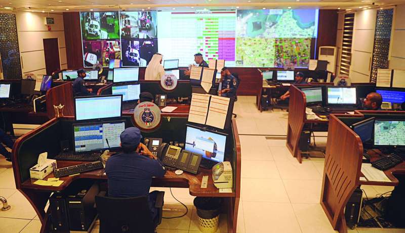 غرفة العمليات المركزية في قوة الإطفاء	 (تصوير سعود سالم)