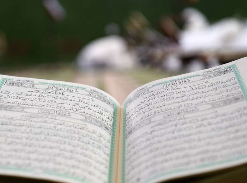 تجهيز أماكن خاصة للنساء لأداء صلاة العيد (تصوير أسعد عبدالله)