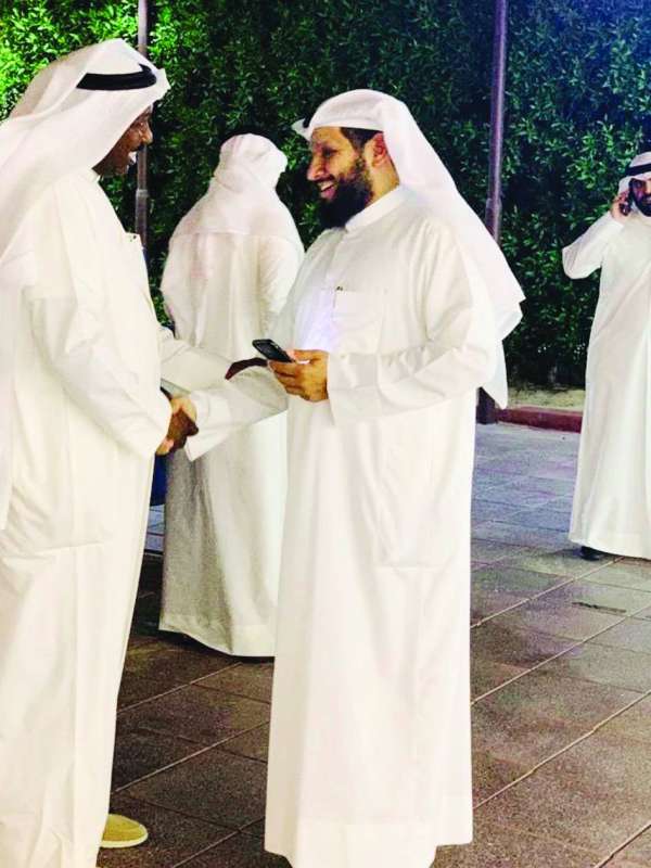 فايز الجمهور لدى وصوله إلى الاجتماع