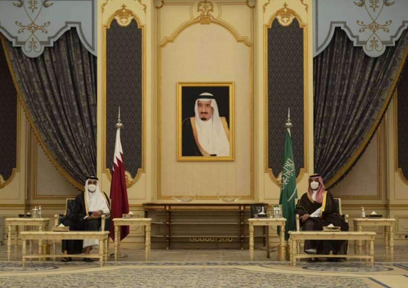 جانب من المحادثات بين محمد بن سلمان وتميم بن حمد في جدة (قنا)