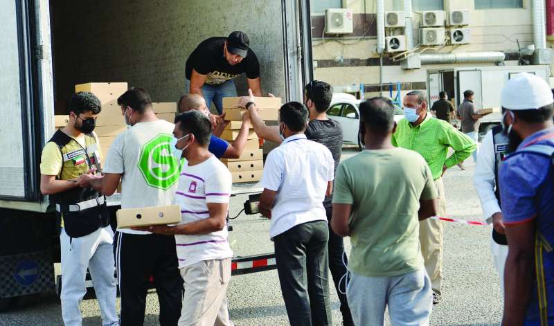 توزيع وجبات إفطار الصائم 