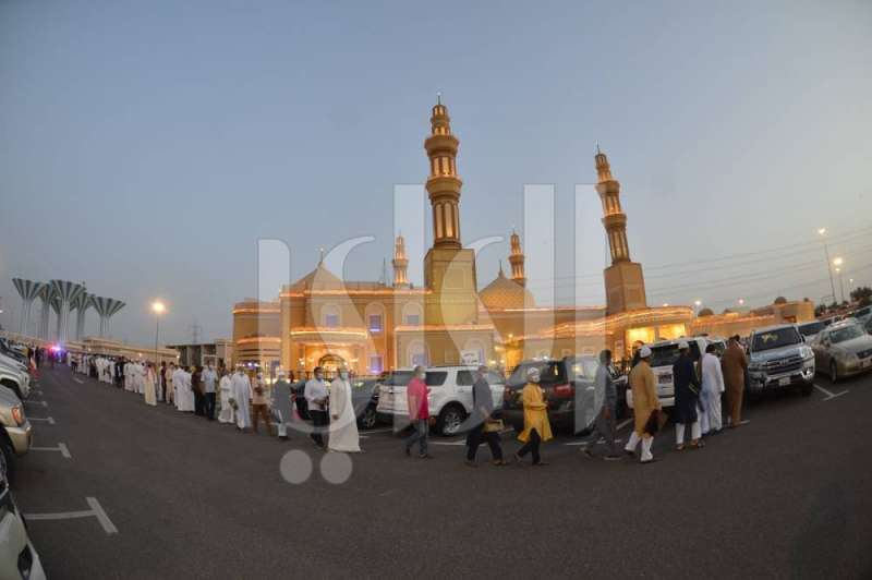 توافد المصلين فجرا الى المصليات