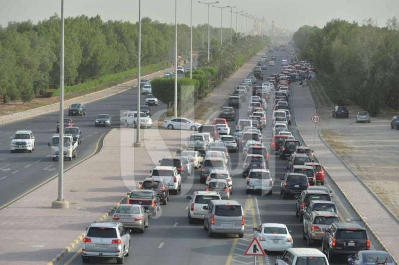 ازدحام السير على طريق المقابر 