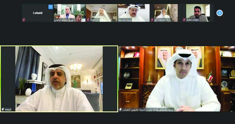 المطيري والخميس وعدد من المشاركين في فعاليات يوم الإعلام الكويتي