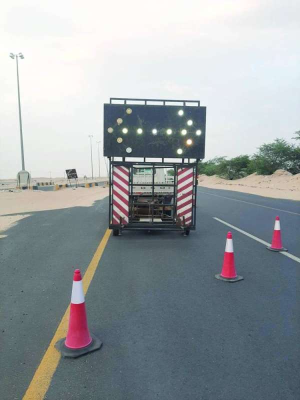 رمال زاحفة على جنبات الطرق