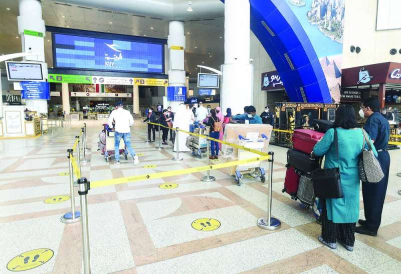 حركة المغادرة انخفضت بعد قرار منع سفر غير المحصنين