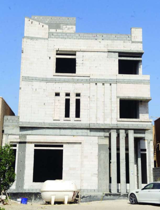 إنشاء الدور الرابع في السكن الخاص يواجه الرفض من «البلدي» 	 (تصوير سعود سالم)