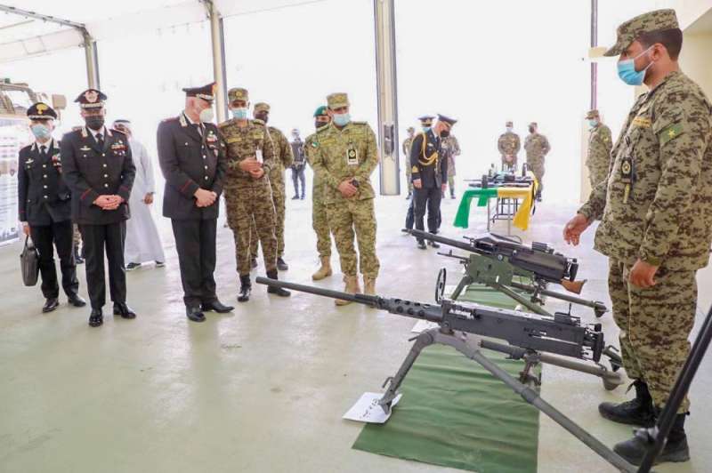 السفير الإيطالي ونائب القائد العام لقوات الدرك زارا الحرس الوطني
