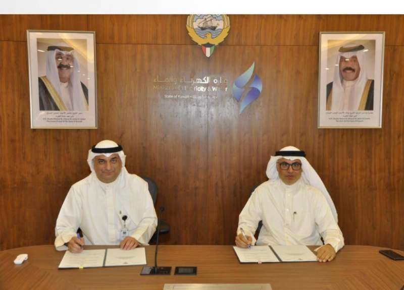 جانب من توقيع الاتفاق